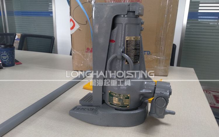 NJ型螺旋爪式千斤頂實物 NJ型螺旋爪式千斤頂實物