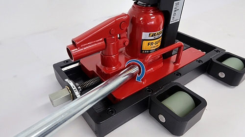 EAGLE帶滑臺趾形千斤頂使用說明